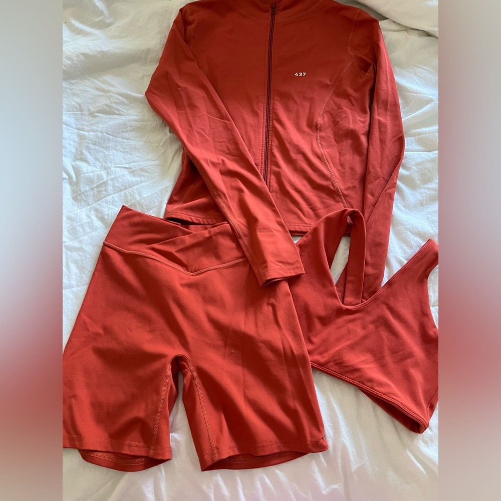 437 - athletic set- includes bra, shorts, & jacket